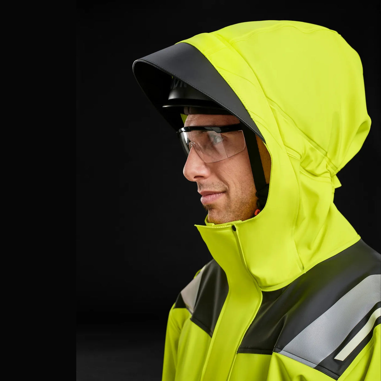 Myk og smidig regnjakke som gir komfort selv under tøffe forhold.