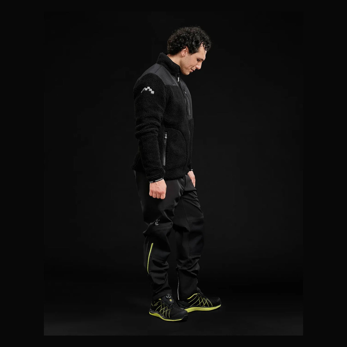 Strikkmansjett med tommelgrep for komfort og varme