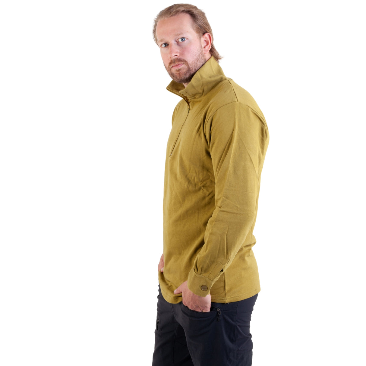 Slitesterk feltskjorte fra Bråtens i 100% bomull, designet for maksimal komfort og god passform.