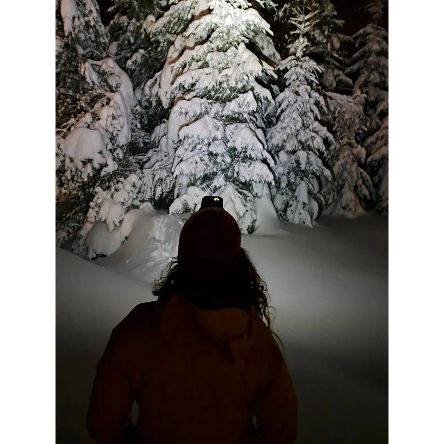 Denne oppladbare hodelykten gir opp til 10 timers brenntid og har fire ulike lysmodus for enhver situasjon.