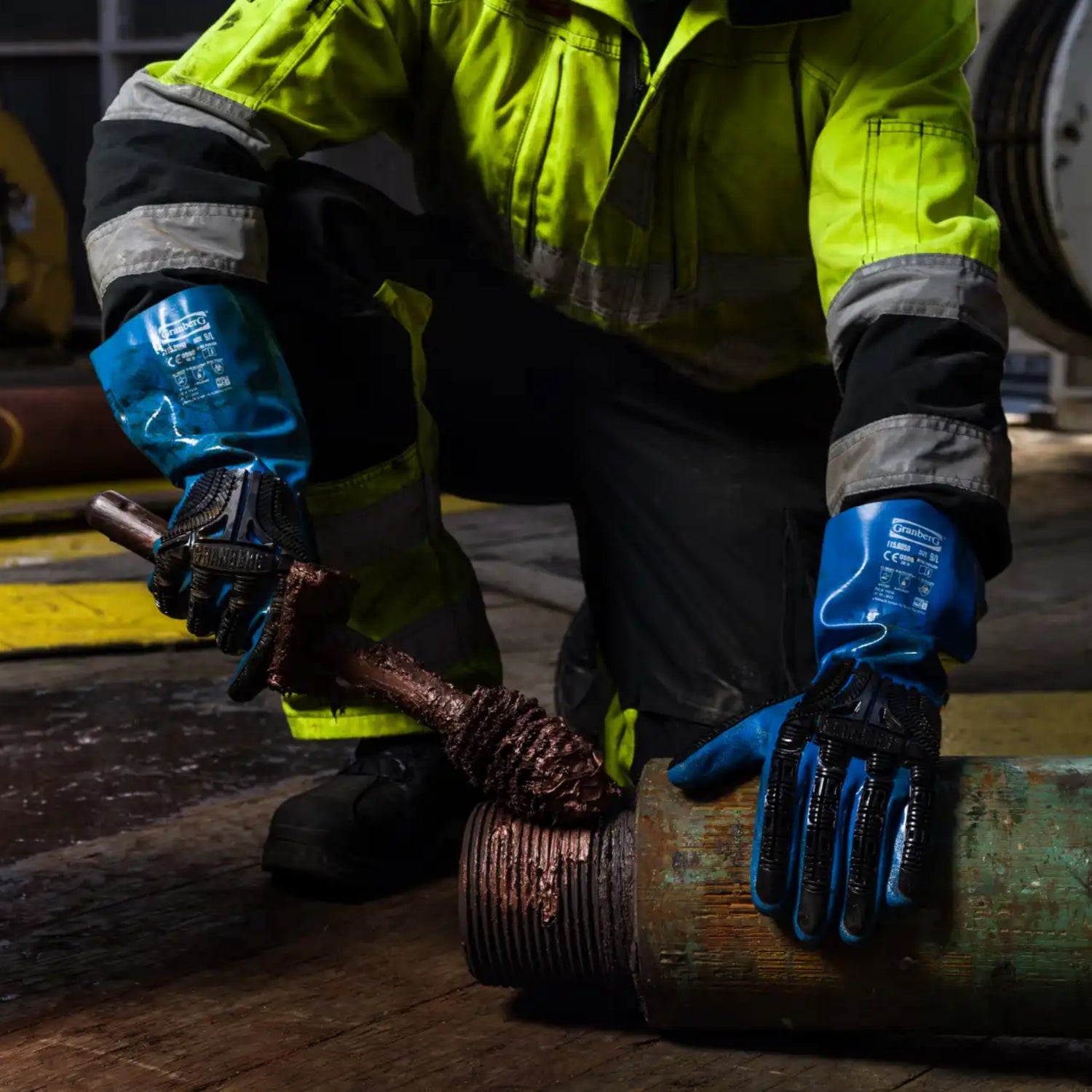 Hansken gir overlegen kjemikaliebeskyttelse mot aggressive væsker som svovelsyre, salpetersyre og hydrogenperoksid.