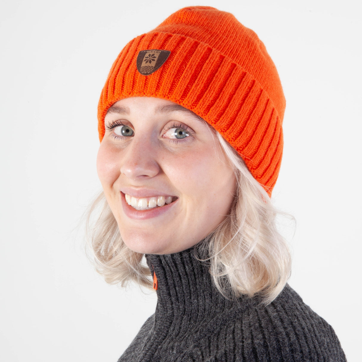 Hold hodet varmt med Lykkja ull beanie – en stilfull og komfortabel lue i 100% ull for både jakt og hverdagsbruk.