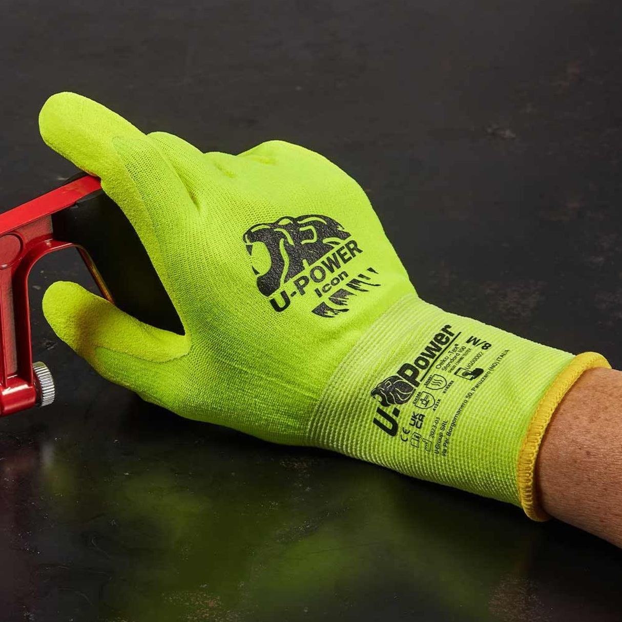 Touchscreen arbeidshanske fra U-Power for effektiv arbeidsflyt.