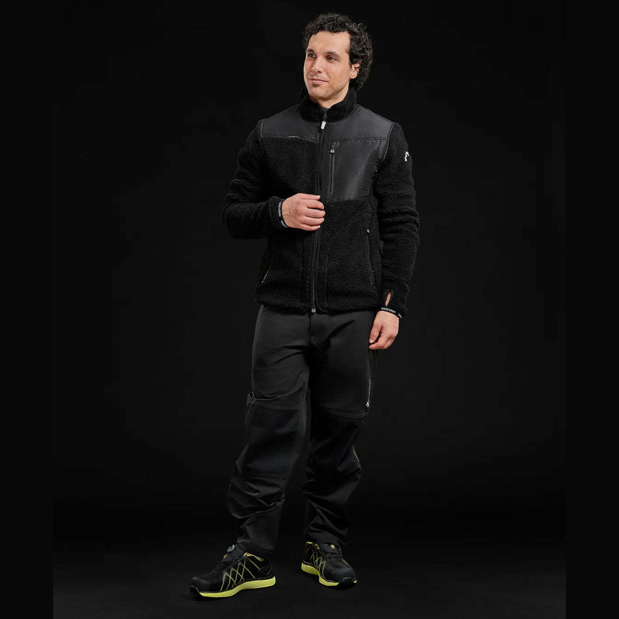 Brystlommer med glidelås for praktisk oppbevaring