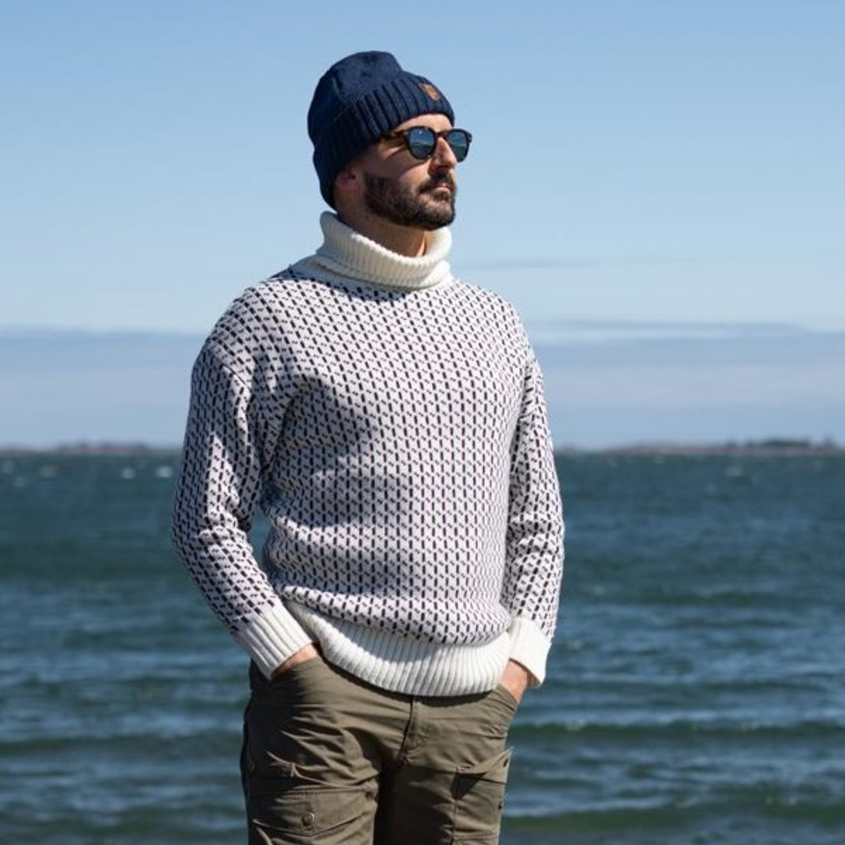 Tradisjonell fiskergenser i moderne design – unisex, OEKO-TEX-sertifisert og perfekt for tur, sjø og hverdag.