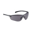 Vernebrille med smoke-glass og Platinum-coating – perfekt til utendørs arbeid med høy beskyttelse og komfort.