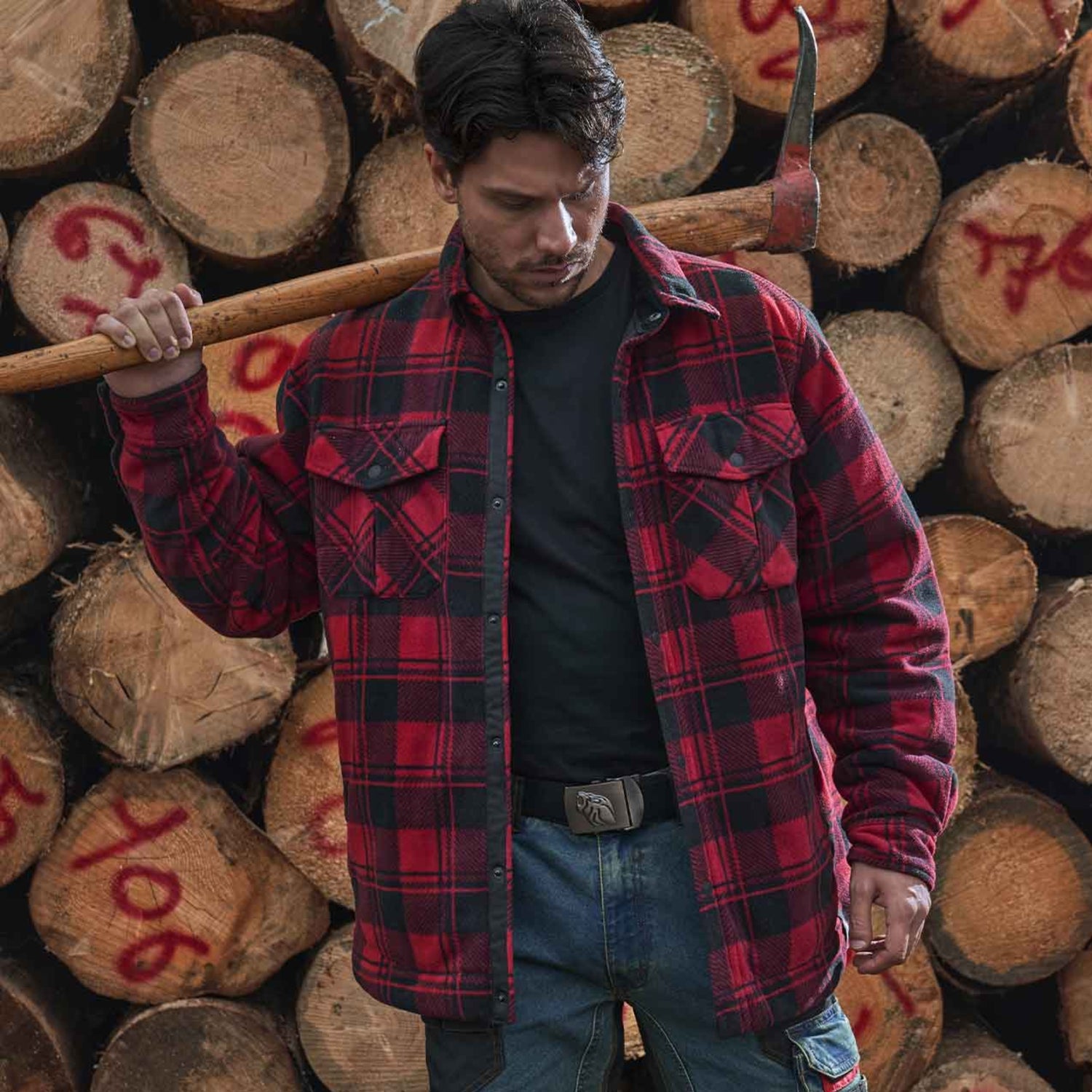 Skjortejakke med fleecefôr og isolerende fôret krage.