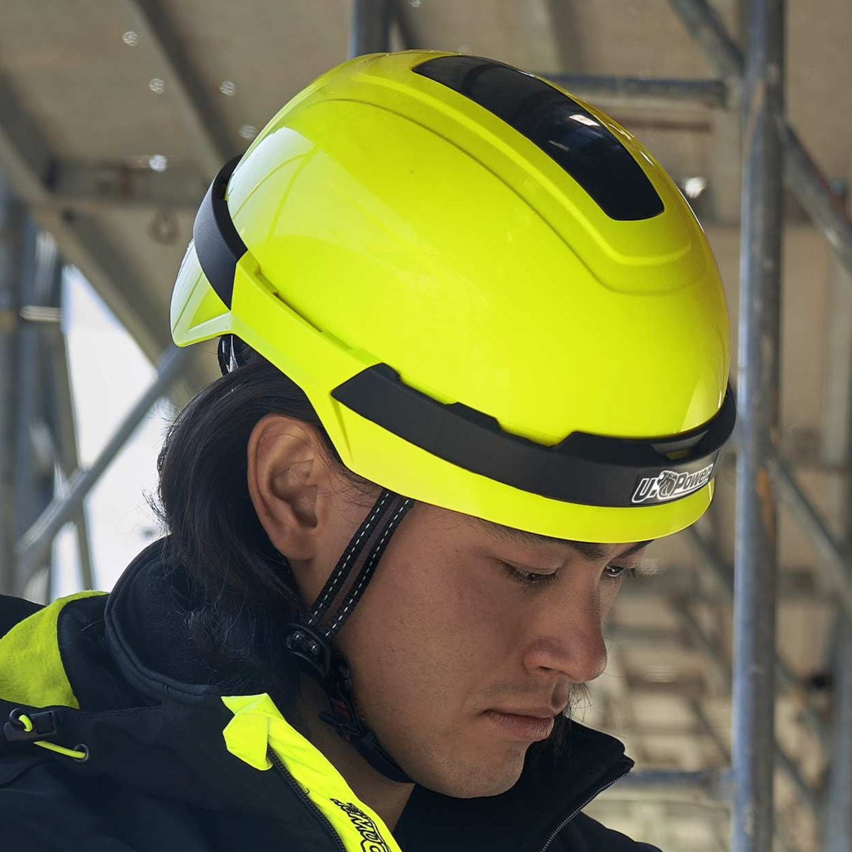 U-Power vernehjelm med multifunksjonsfeste for visir, lampe og hørselsvern.