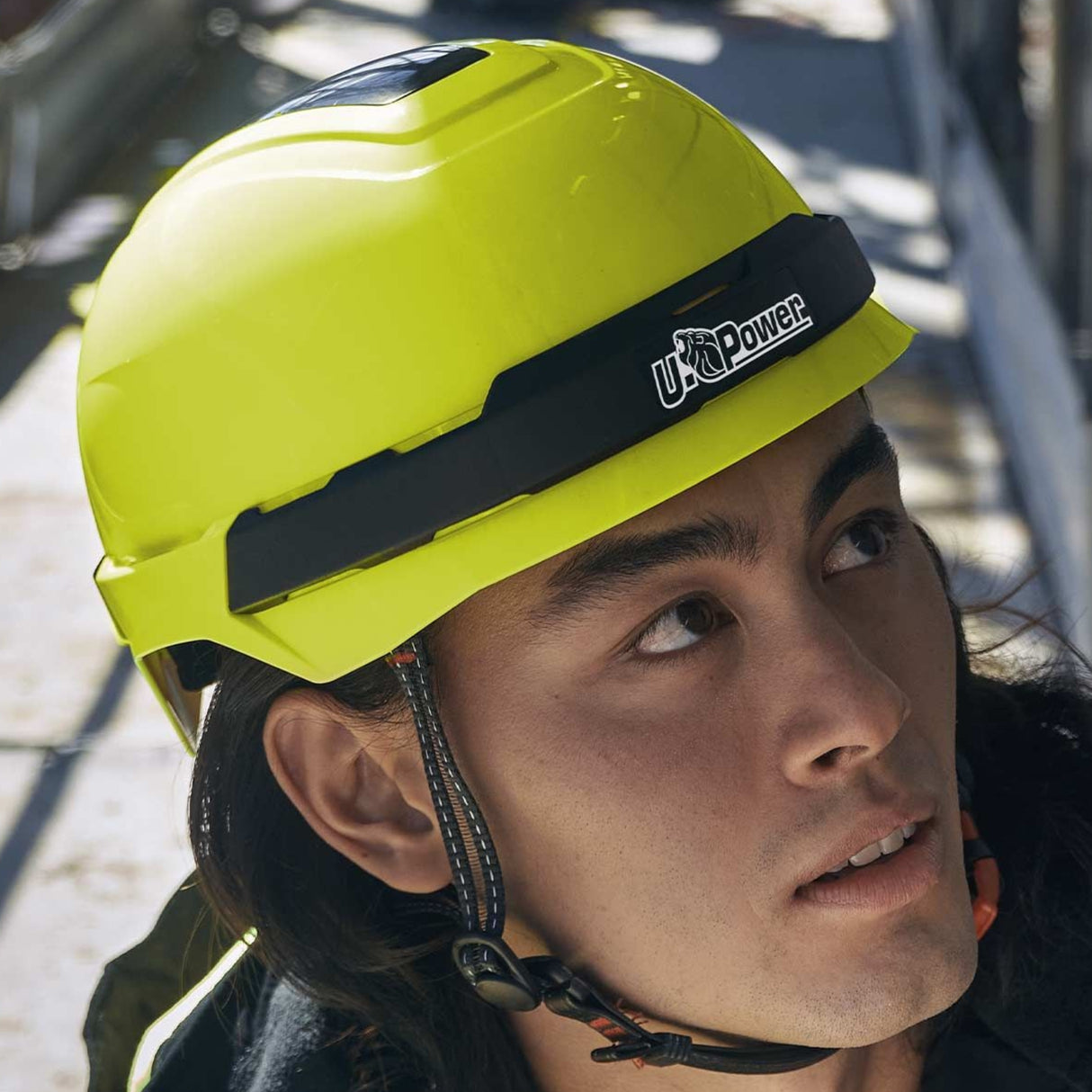 Vernehjelm med pustende og vaskbar innvendig polstring.