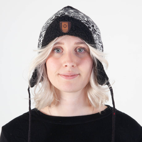 Slitesterk vinterlue med oppbrettet brem.