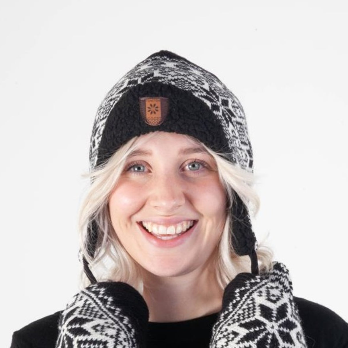 Komfortabel og varm lue med klaff for helårsbruk.