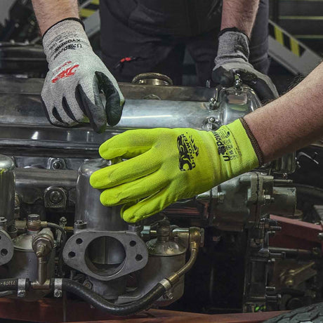 Nitril foam monteringshanske med godt grep i både våte og tørre miljøer.
