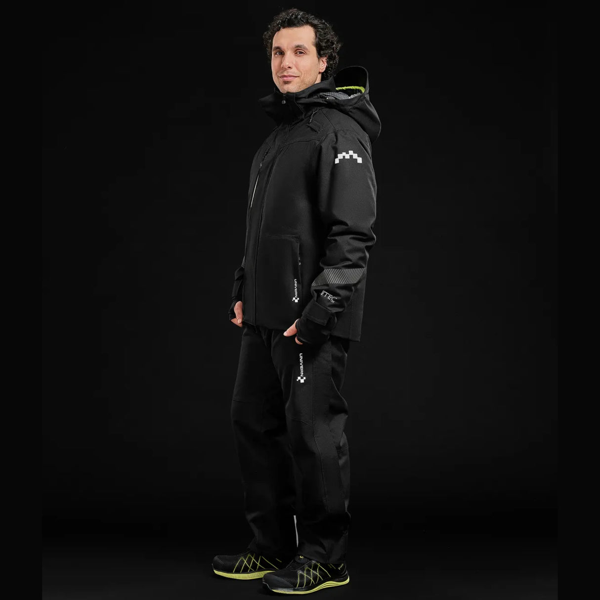 Sertifisert vinterjakke EN 343 og EN 342 – perfekt for arbeid under ekstreme forhold.