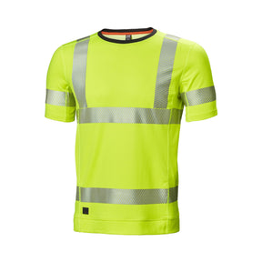 1. Helly Hansen Lifa Active Hi Vis T-skjorte klasse 2 med effektiv fukttransport og UPF 40 UV-beskyttelse til arbeid.