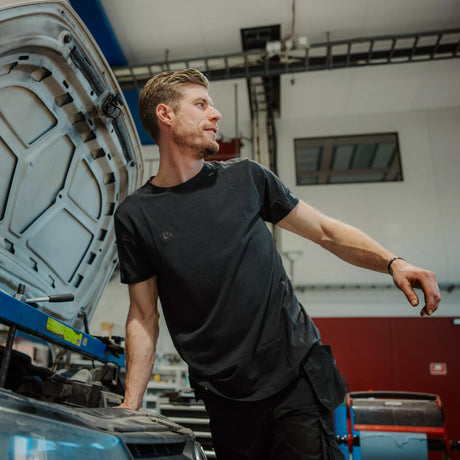 Temperaturregulerende L.Brador t-skjorte med høy komfort og god bevegelighet.