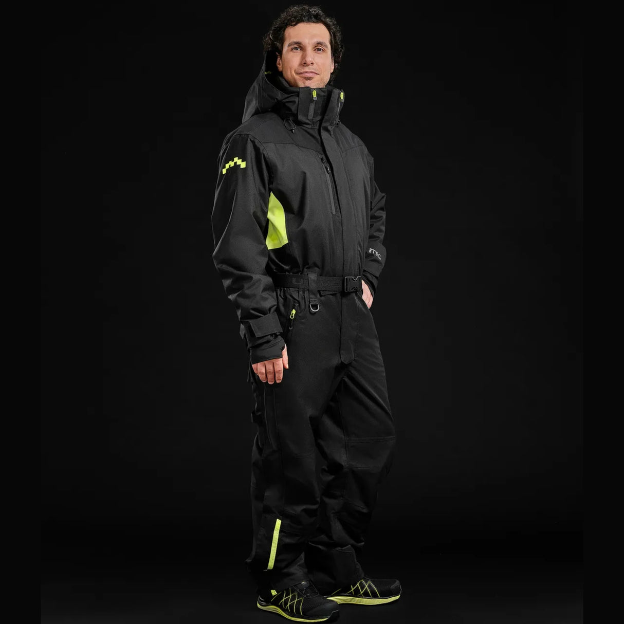 Univern arbeidsdress med snølås og håndleddsvarmere.