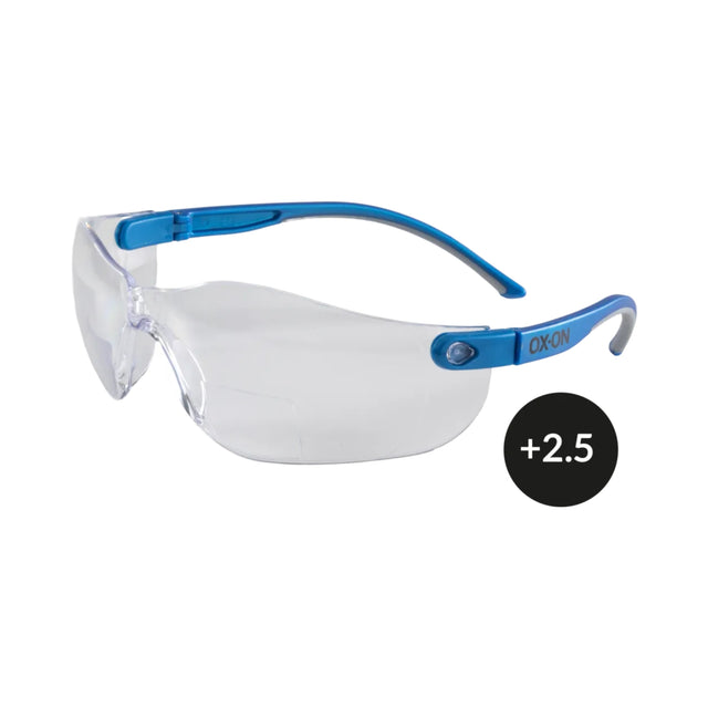 OX-ON vernebrille +2.5 med anti-dugg, anti-ripe og 99,9 % UV-beskyttelse.