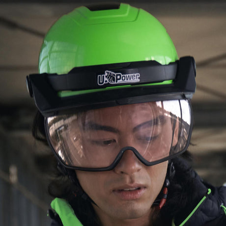 Sikkerhetshjelm ideell for bygg, industri og veiarbeid.