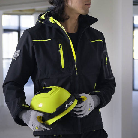 Komfortabel sikkerhetshjelm med justerbart system og hakestropp.